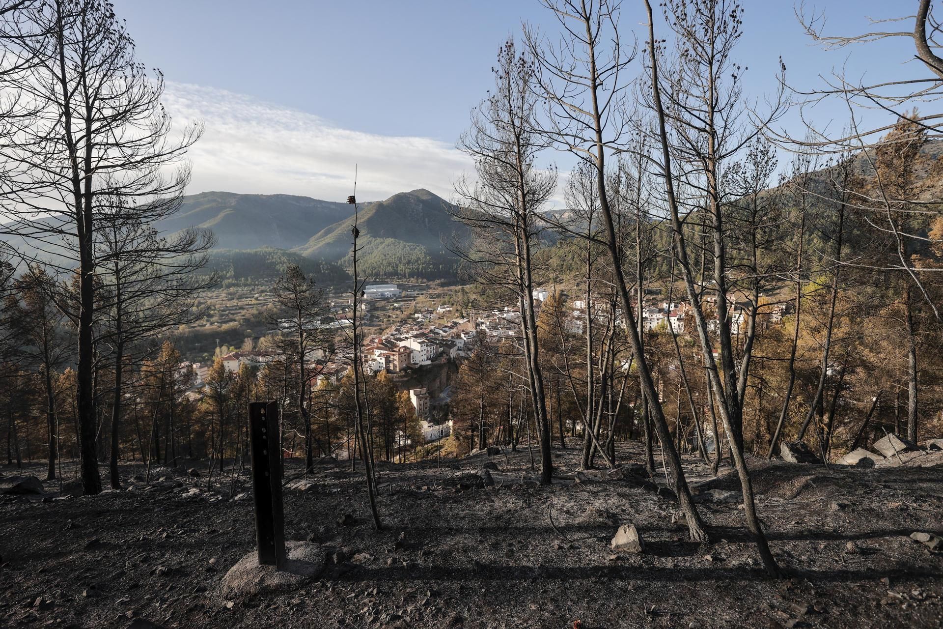 Vista panoràmica de Montant, un dels municipis afectats per l'incendi forestal