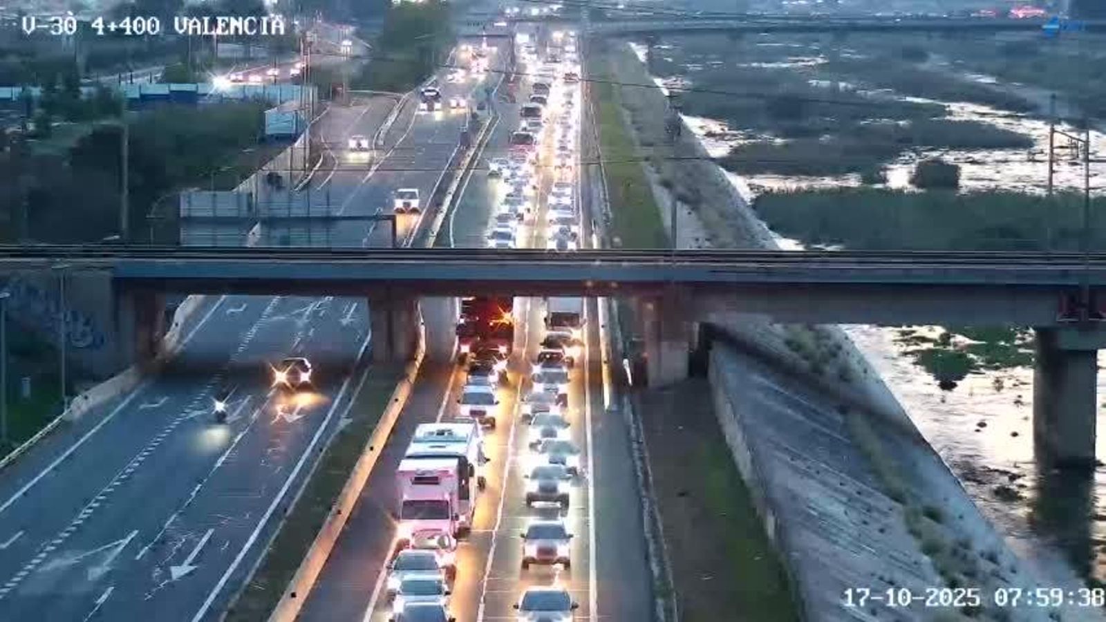 Retenció quilomètrica divendres de matí a la V-30