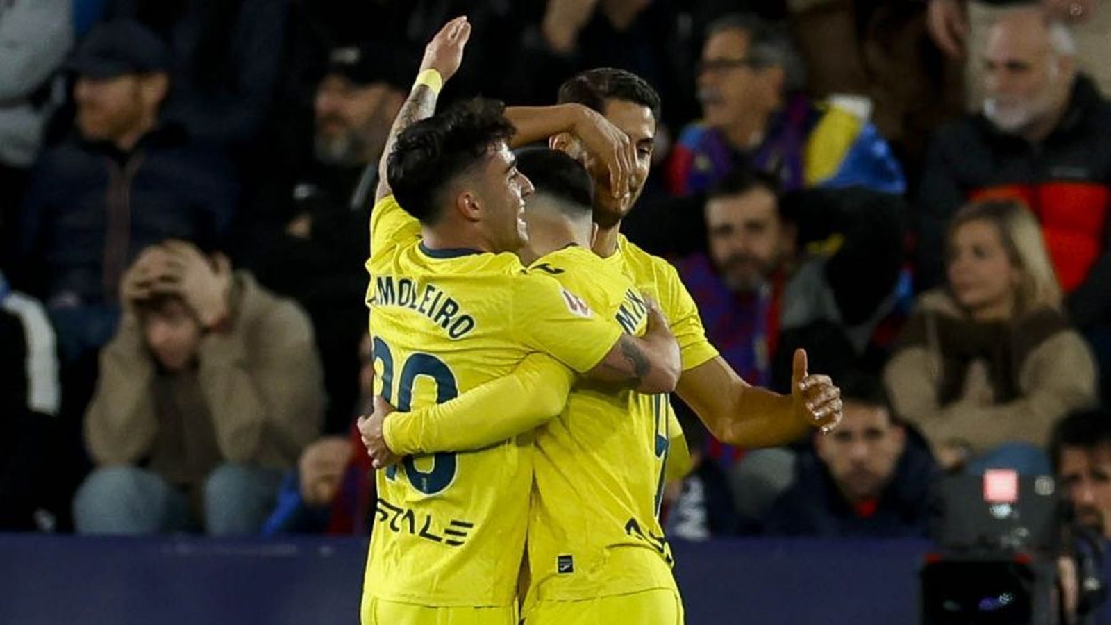 Els jugadors del Villarreal celebren el gol
