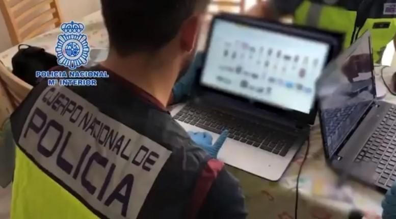 Agent en una imatge d'arxiu Agent en una investigació en una imatge d'arxiu