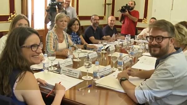Oltra i Bravo s'han reunit aquest matí per a coordinar la creació de dues oficines contra la violència masclista Oltra i Bravo s'han reunit aquest matí per a coordinar la creació de dues oficines contra la violència masclista