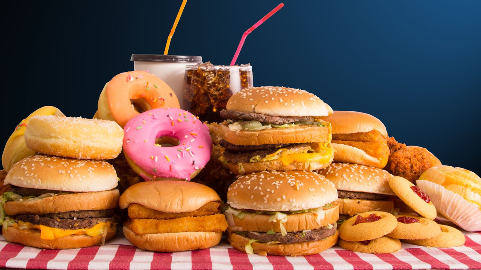 Acorden reduir en un 10% els sucres i greixos saturats per a 2020