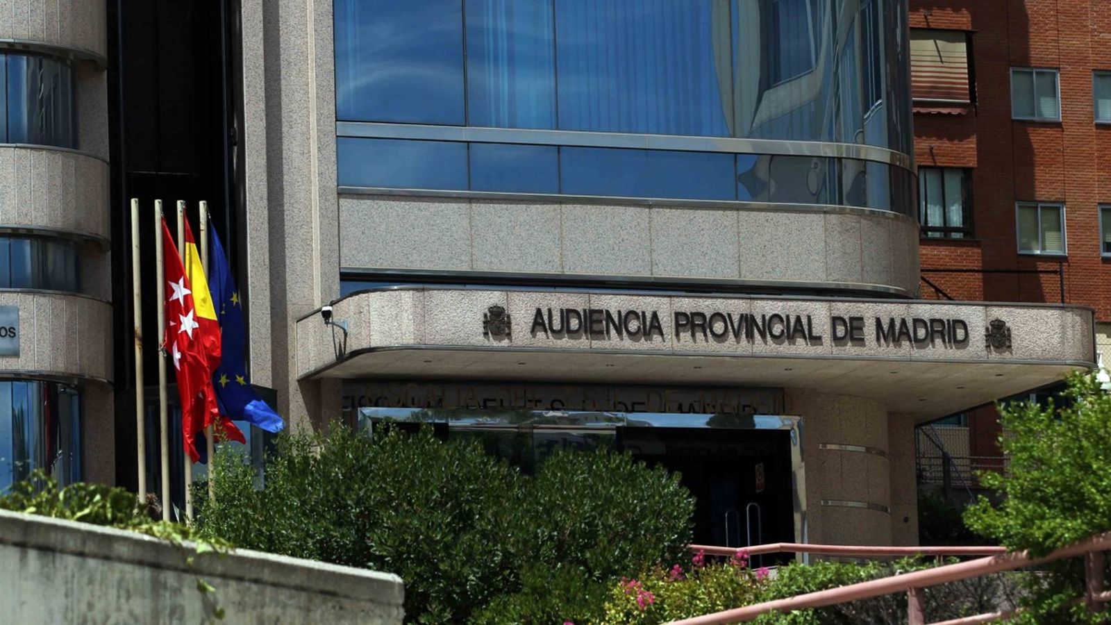 Dues de les víctimes majors d’edat han retirat l’acusació en perdonar l’acusat, cosa que ha fet que se li rebaixe la condemna.