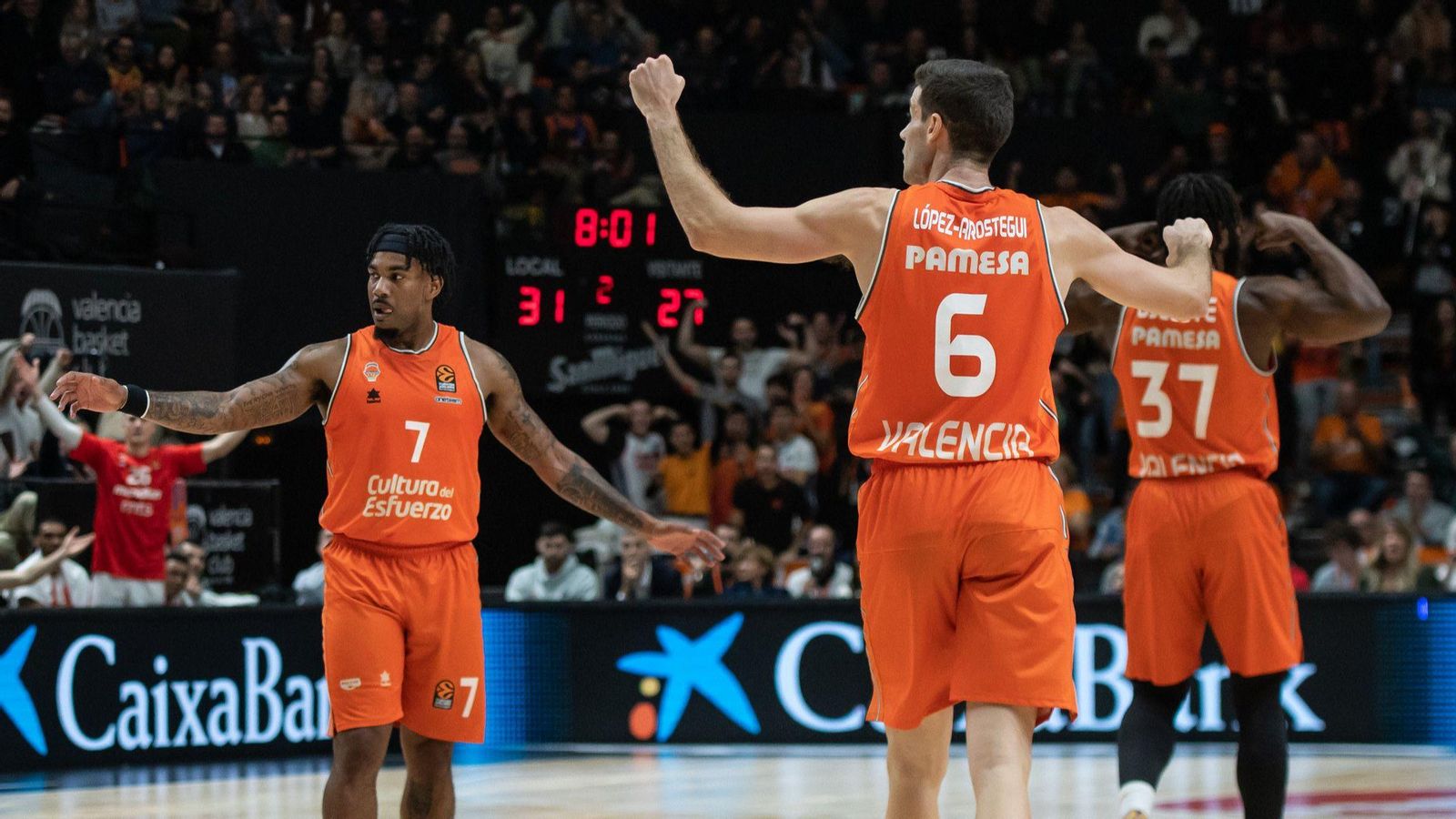 Xabi López-Arostegui celebra una cistella