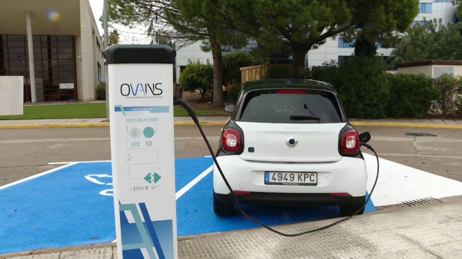 Punt de recàrrega per a vehicles elèctrics al Parc Tecnològic de Paterna