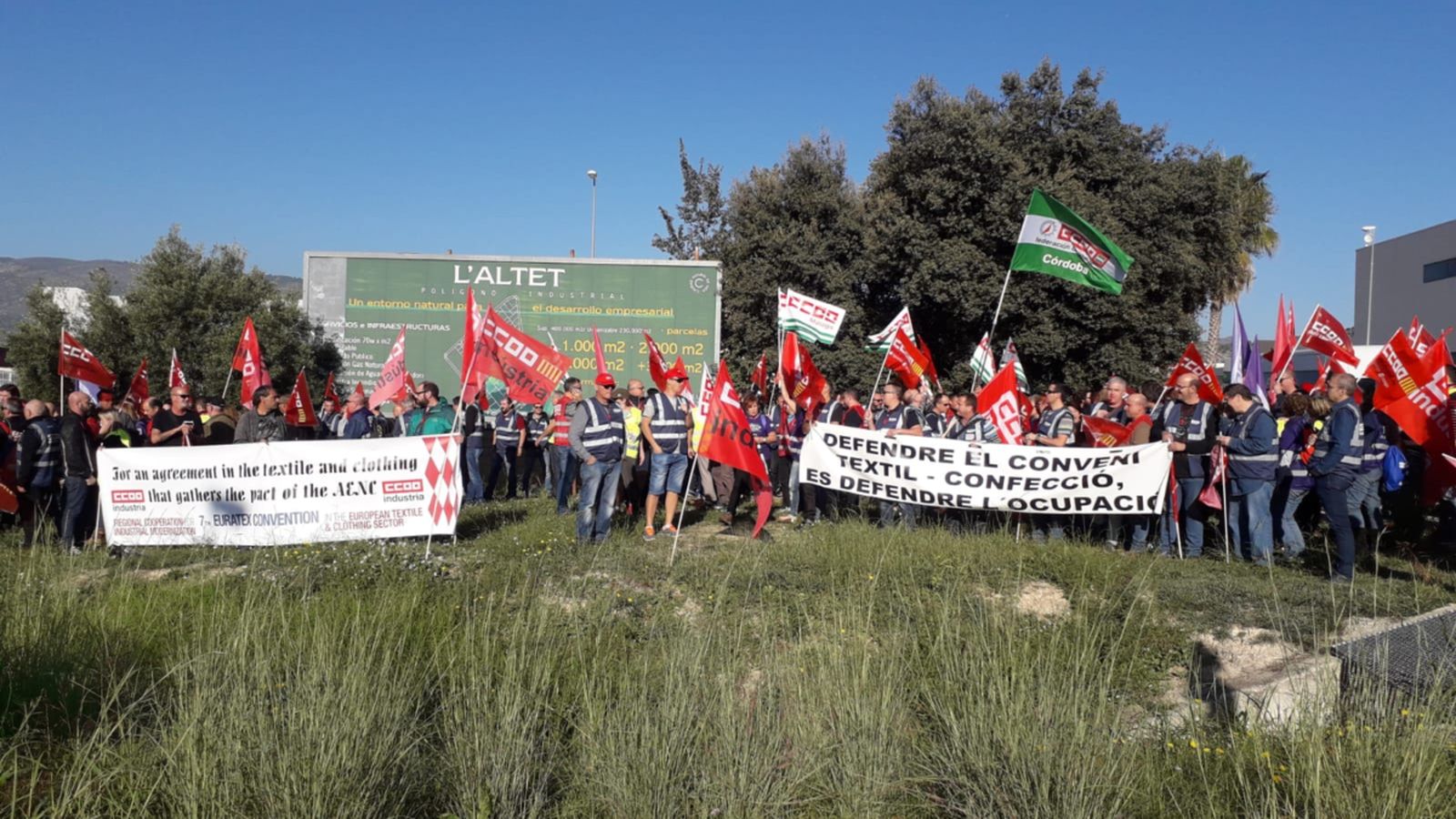 Treballadors dels sector tèxtil de tot Espanya reclamen a Ontinyent millores salarials