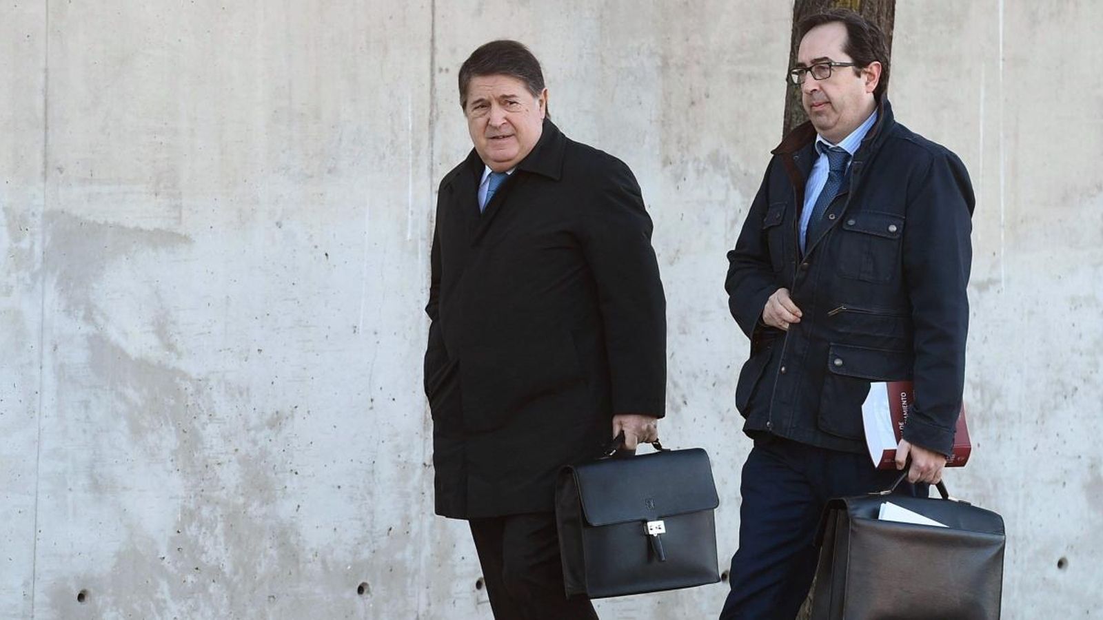 L'expresident de Bankia, José Luis Olivas (esquerra), a la seua arribada a la seu de l'Audiència Nacional