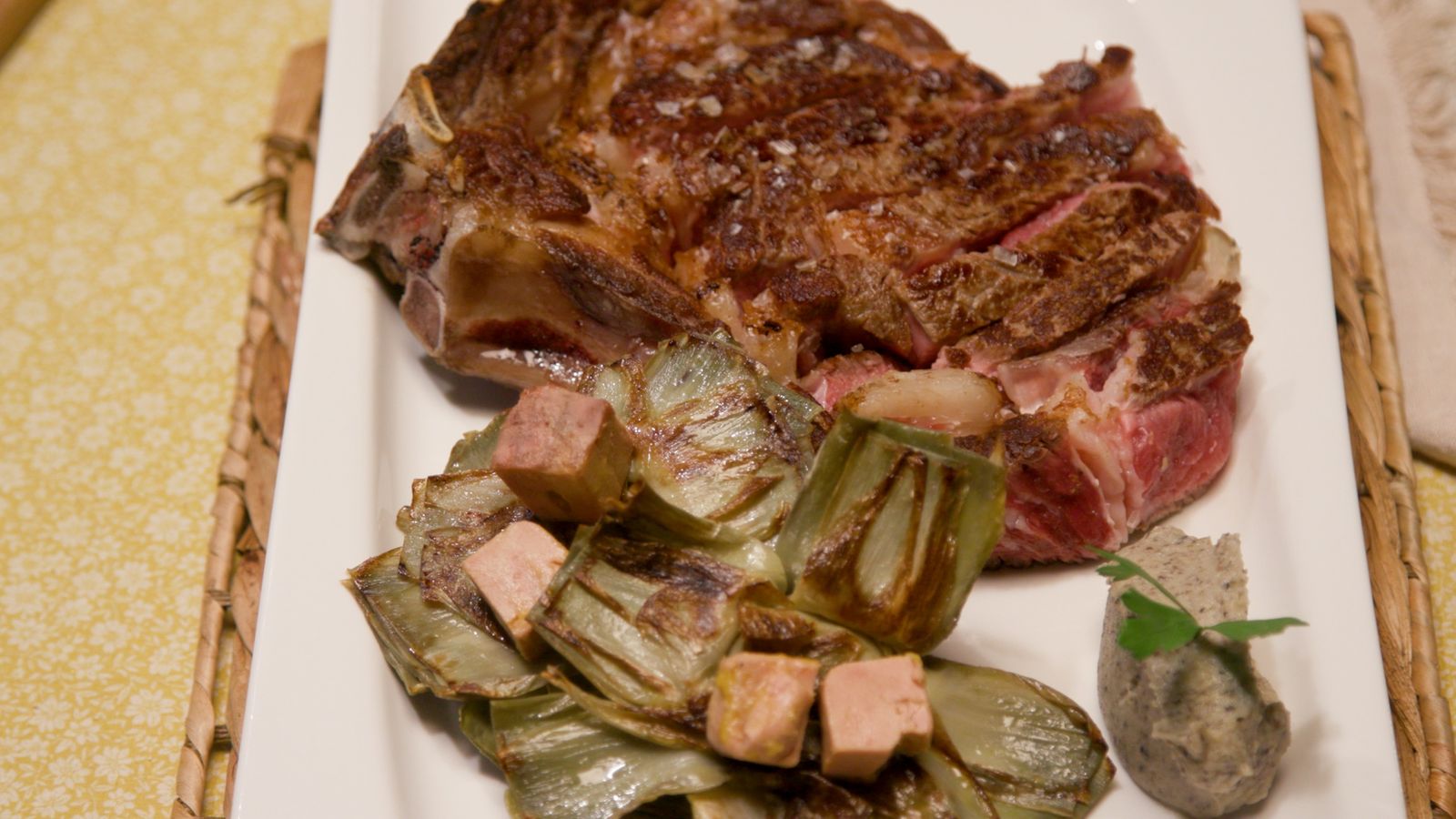 Xulla amb puré de creïlles i flor de carxofa