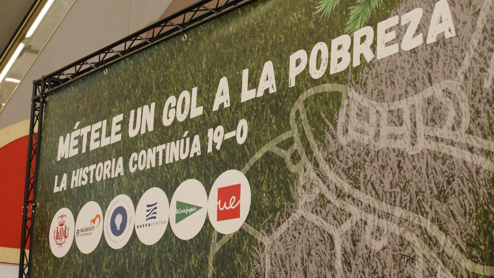 Nuevo Centro presenta la 19 edició de la campanya benéfica  “Métele un gol a la pobreza”