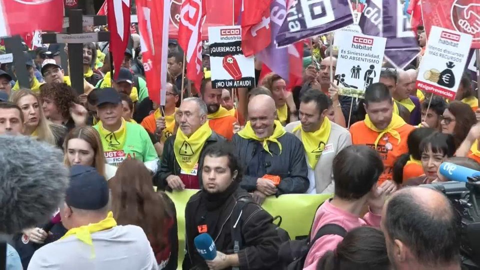 El secretari general d'UGT, Pepe Álvarez, i el de CCOO, Unai Sordo, este dijous a Madrid