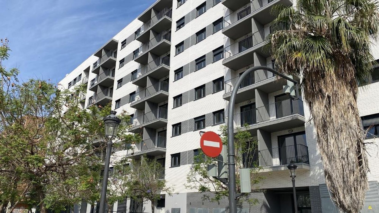 En imatge, la finca del barri de Safranar que oferirà allotjament temporal a les famílies afectades en l'incendi de Campanar