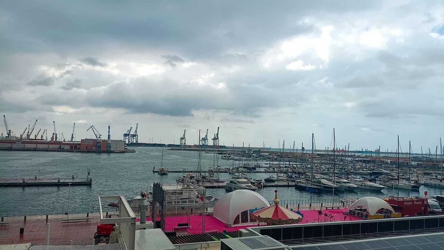 La Guàrdia Civil va traslladar les dos persones rescatades fins al port esportiu de Castelló de la Plana, en la imatge