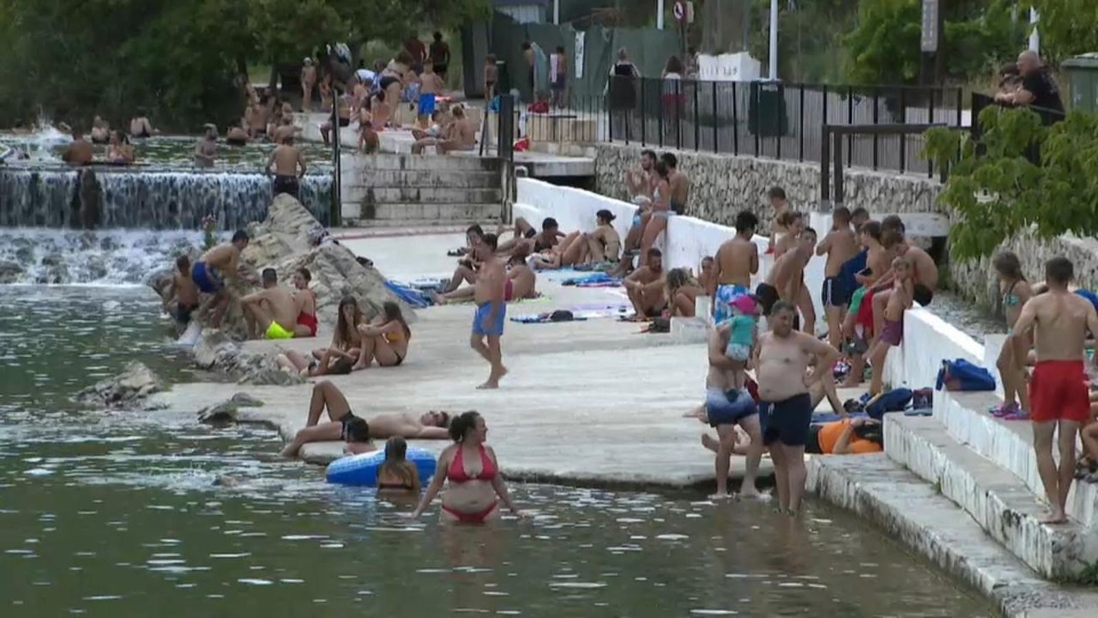 La zona de bany estava tancada degut a la Covid-19 i romandrà així tot el mes d’agost.