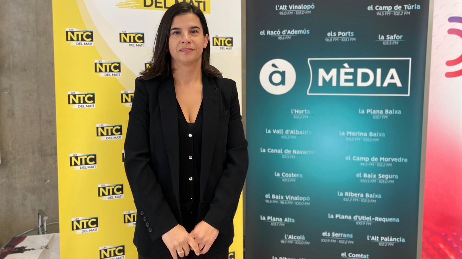 L'experta en climatologia del CEAM, Samira Khodaya, ha visitat els estudis d'À Punt aquest dimarts