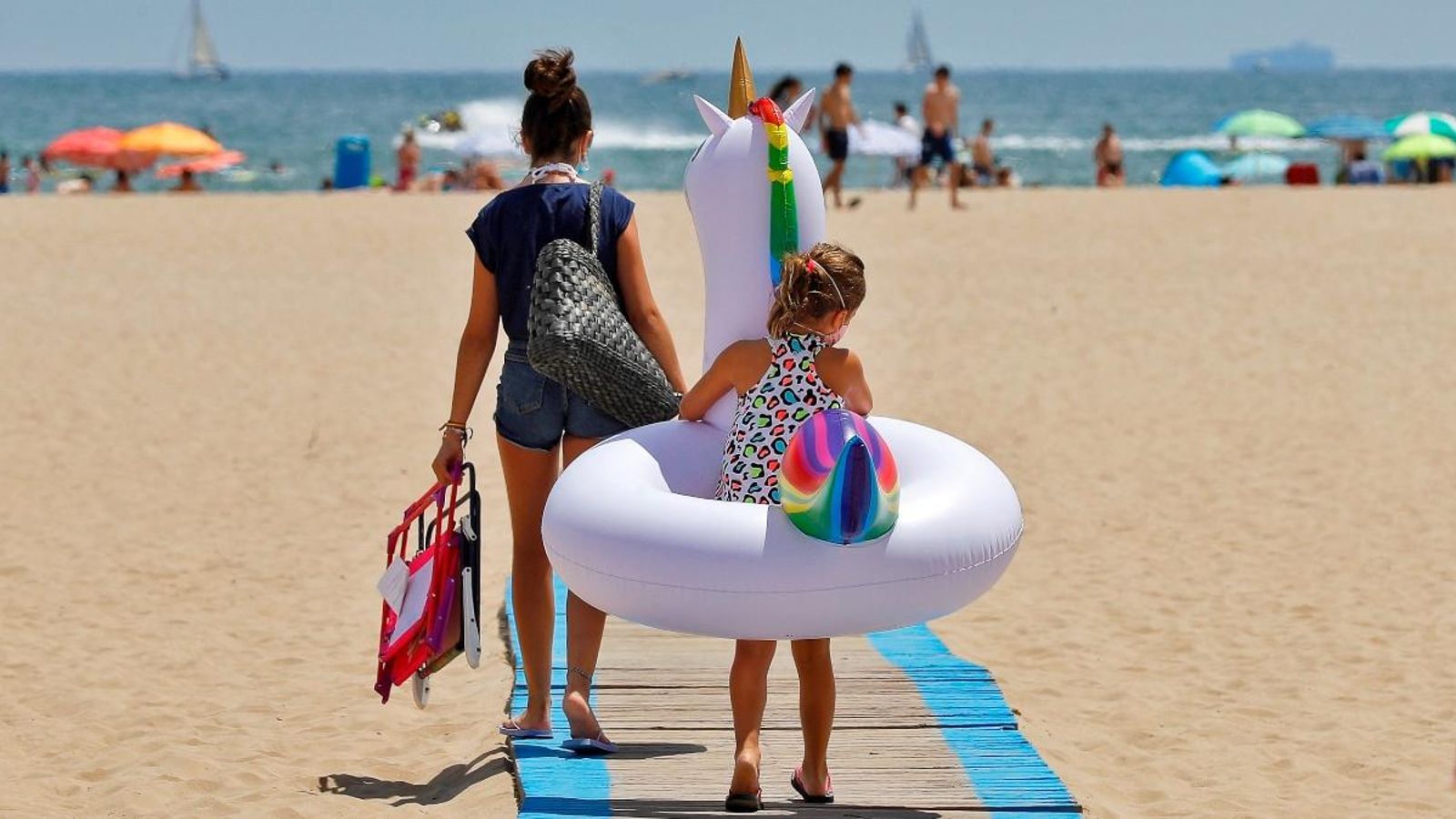 Entrada a la platja de Les Arenes de València el passat 27 de juny