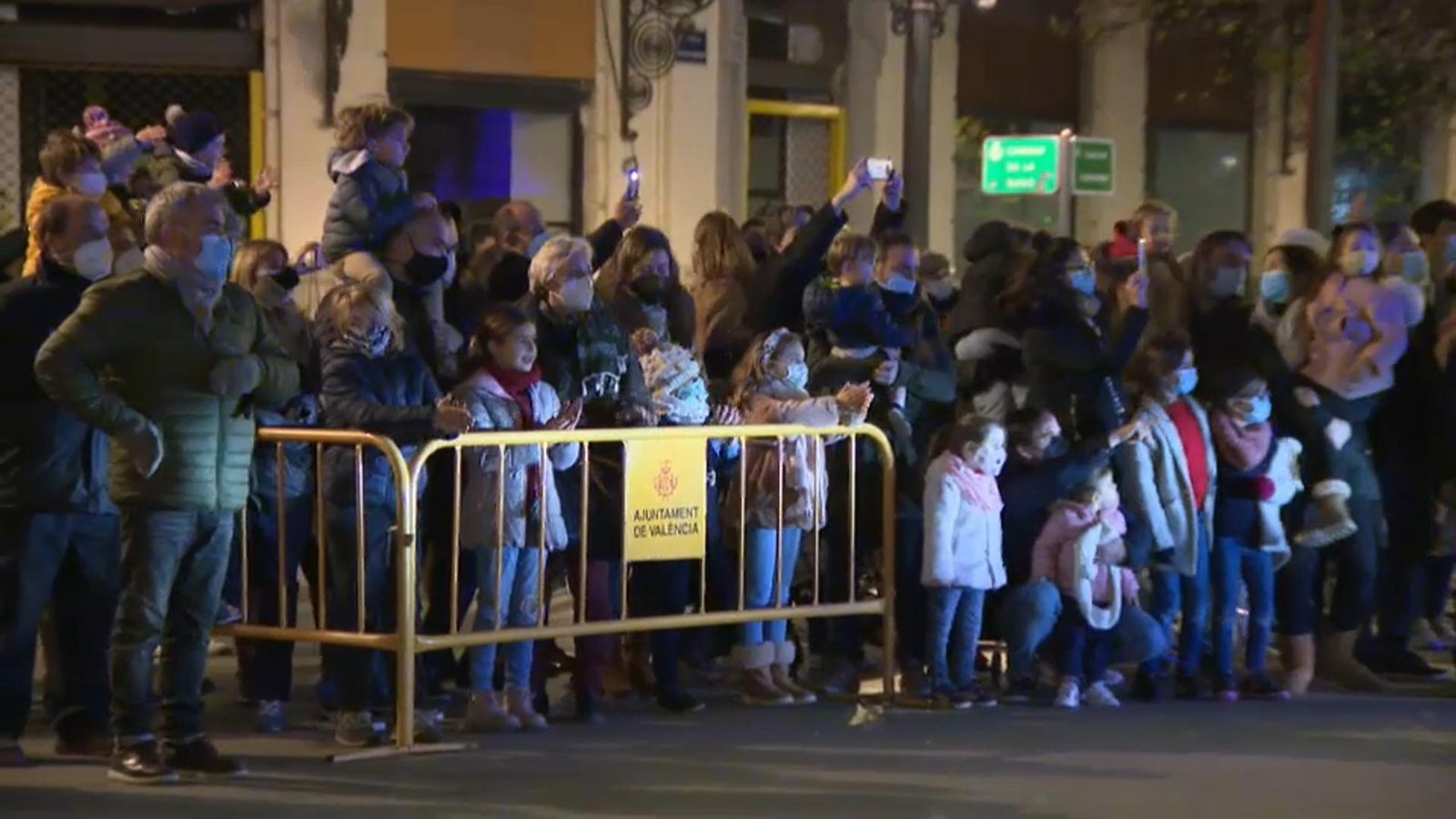 Aglomeracions durant la recepció dels Reis d'Orient a València, aquest dimarts