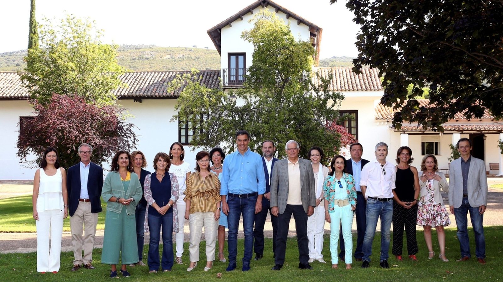 El president Pedro Sánchez amb els seus ministres a la finca toledana de Quintos de Mora