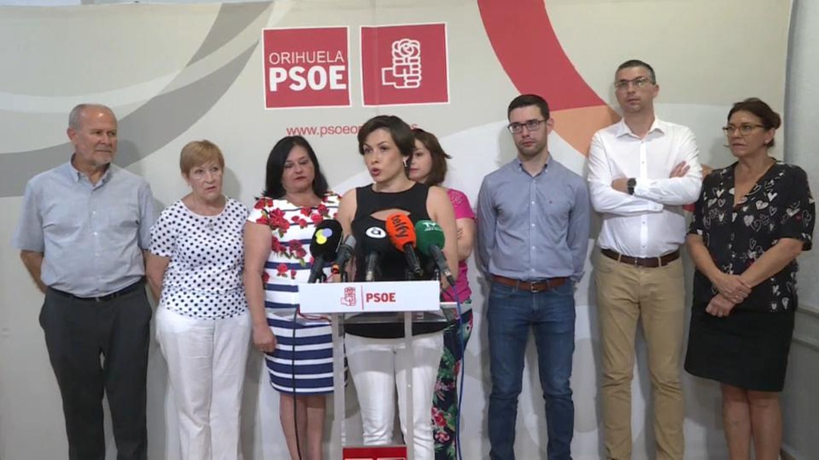 El grup municipal explica en roda de premsa les raons d'una possible moció de censura contra l'alcalde d'Oriola