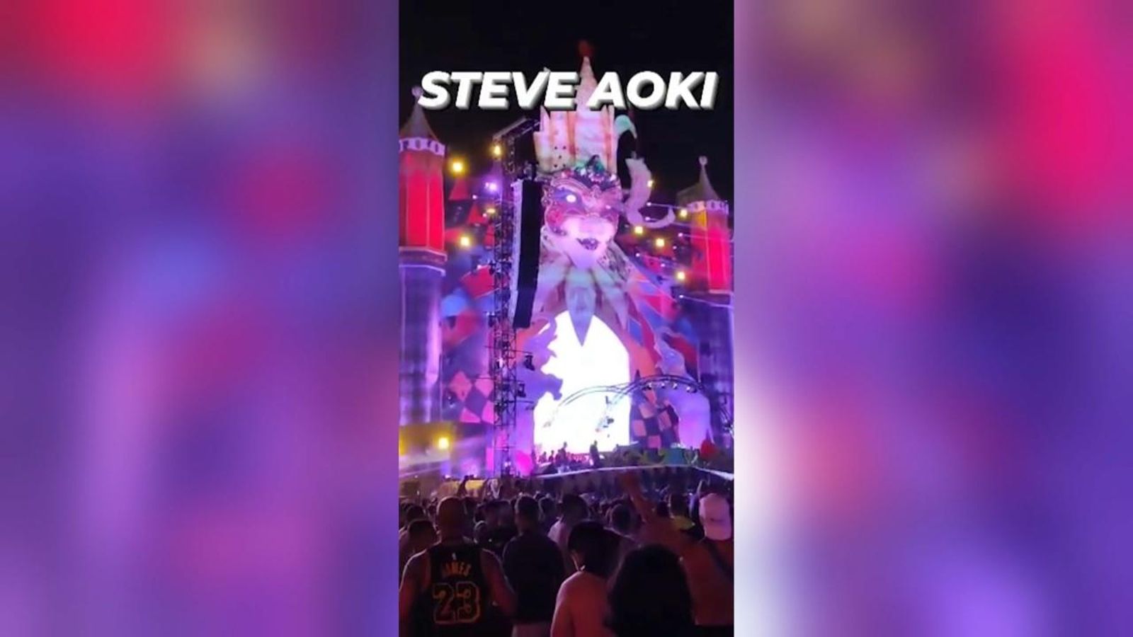 Vídeo en què es aprecia com part de l'escenari central del Medusa Festival cau durant l'actuació d'Steve Aoki