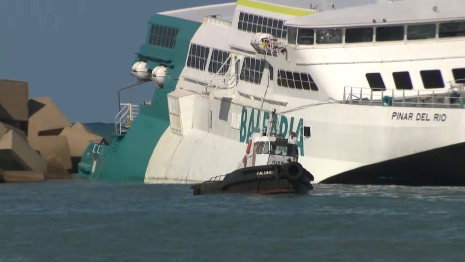 El vaixell va encallar al port de Dénia fa una setmana.