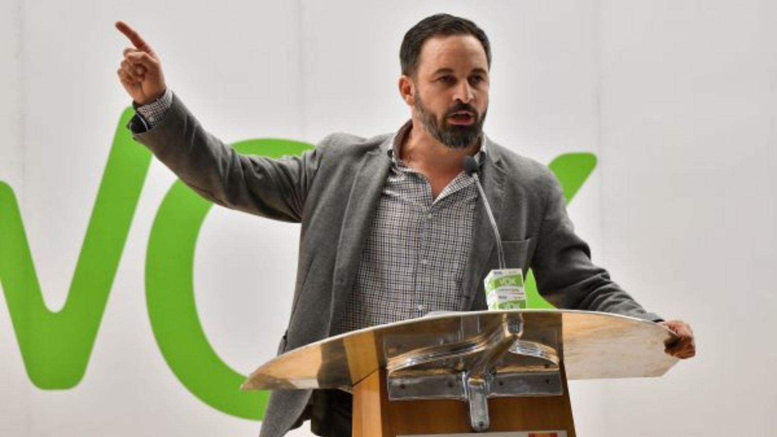 El president de Vox, Santiago Abascal, anuncia una acció judicial contra el president català per conspiració per a la rebel·lió