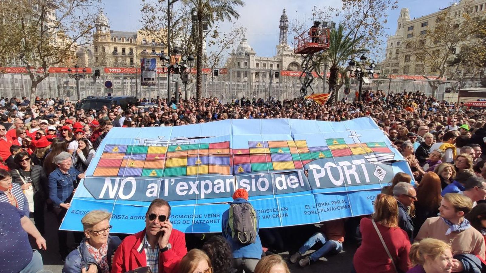 Pancarta amb el lema “No a l’expansió del port”