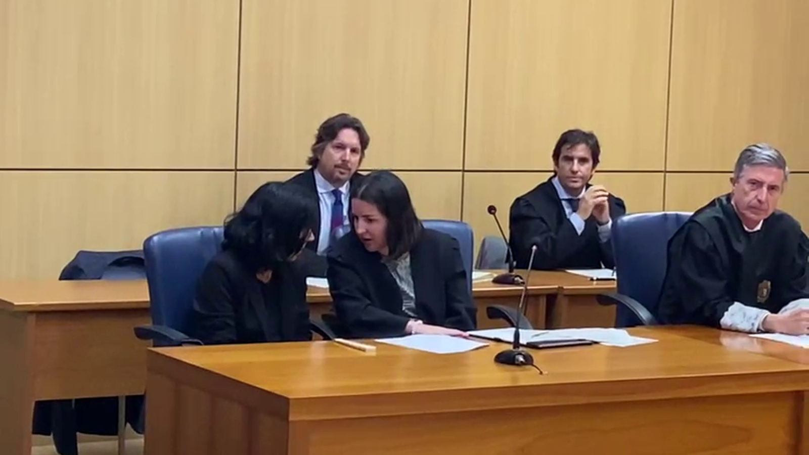 A l'esquerra, l'acusada pel crim dels laxants
