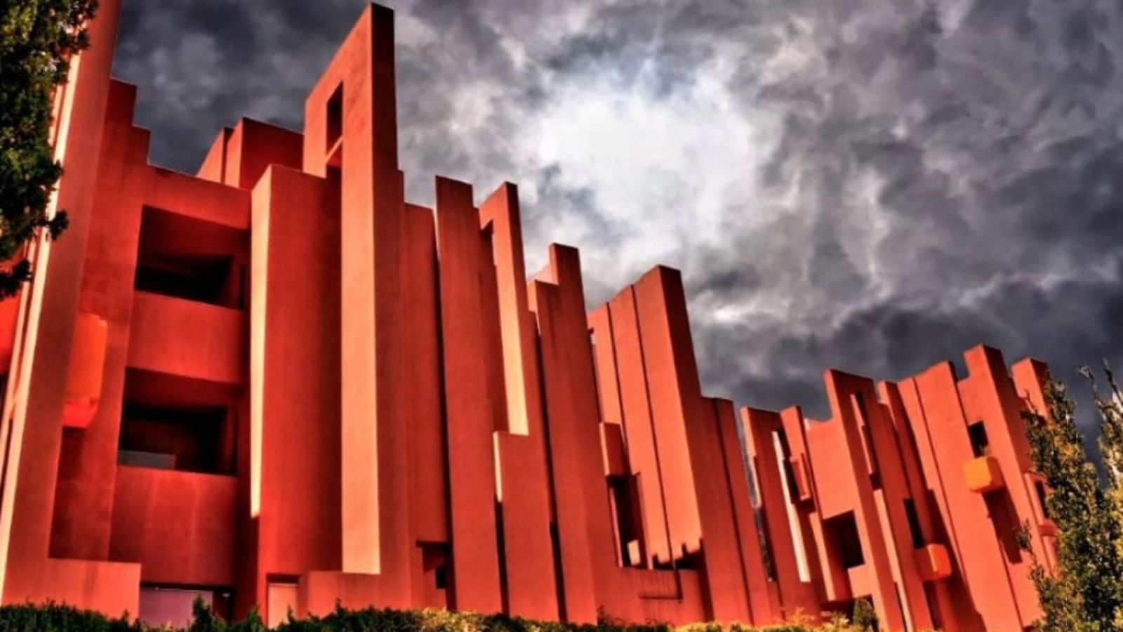 La intenció de l'Ajuntament de Calp de declarar BIC la Muralla Roja ha causat un enfrontament amb el veïnat