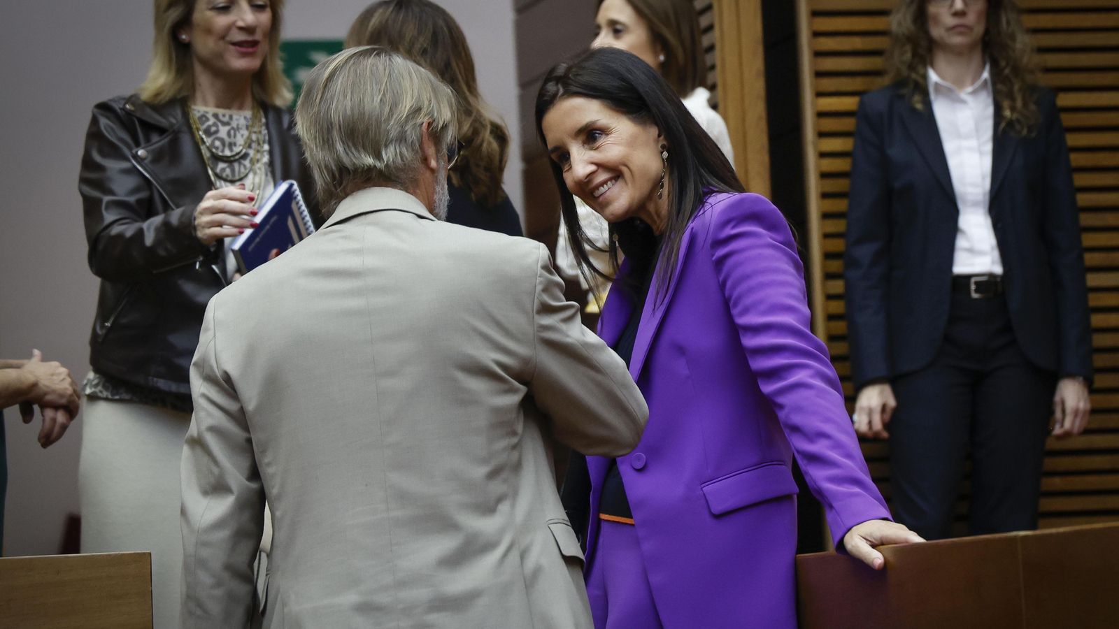La consellera d'Hisenda, Ruth Merino (de morat), aquest dimecres en les Corts