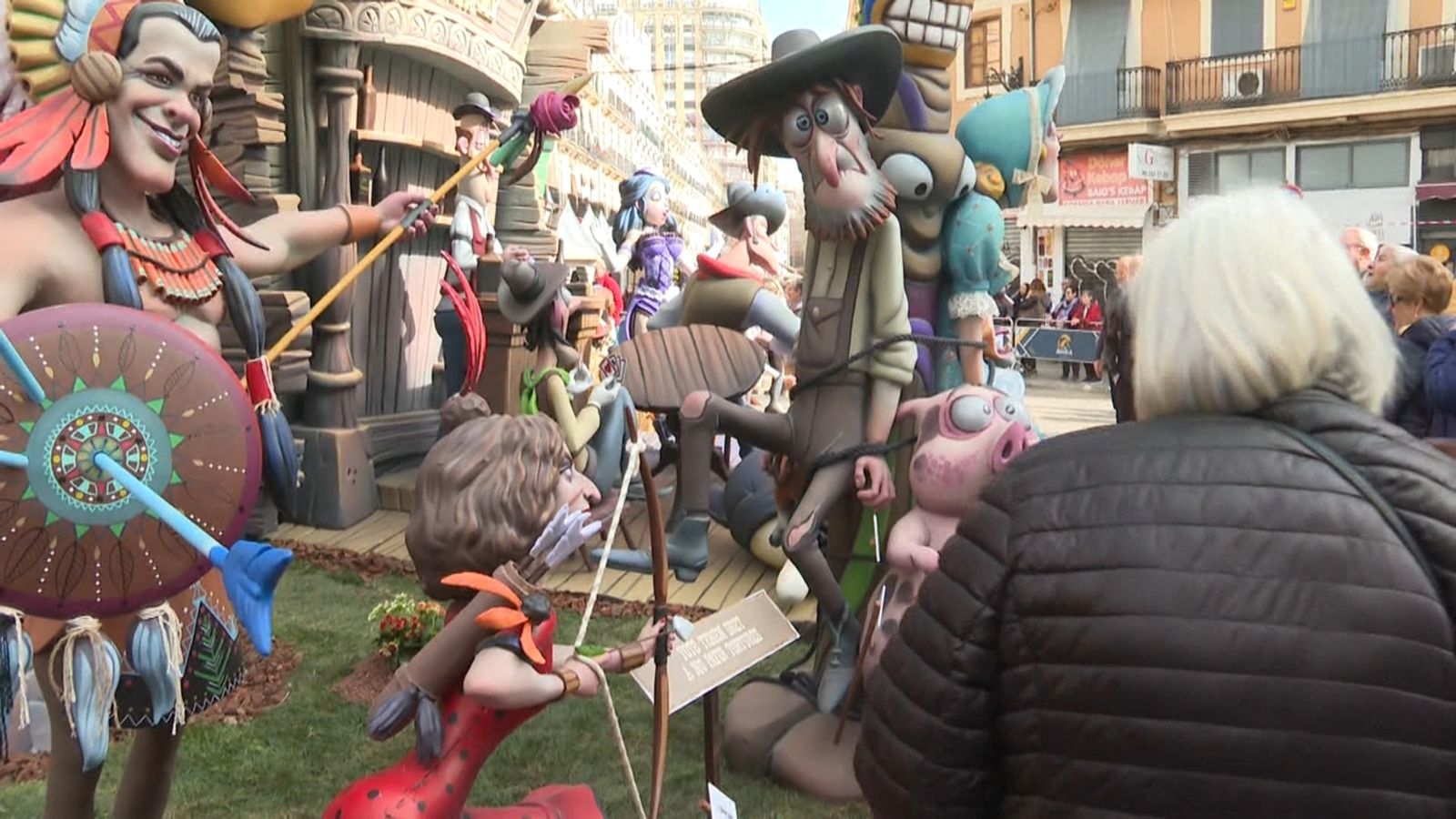 Els líders dels partits polítics visiten les falles