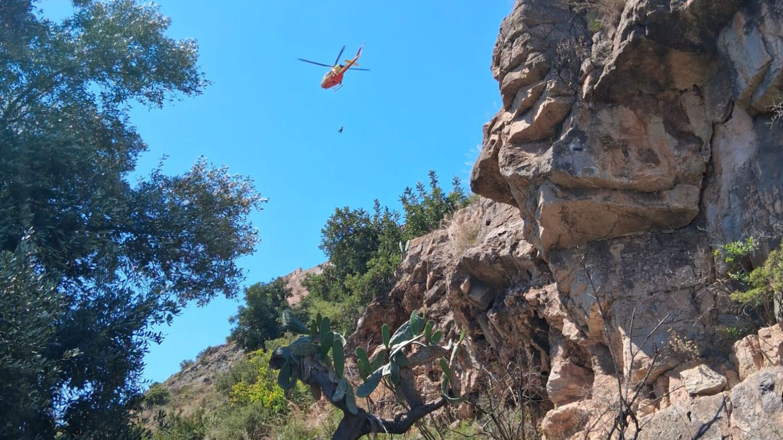 Rescat del cos d'un home al castell de de Sagunt