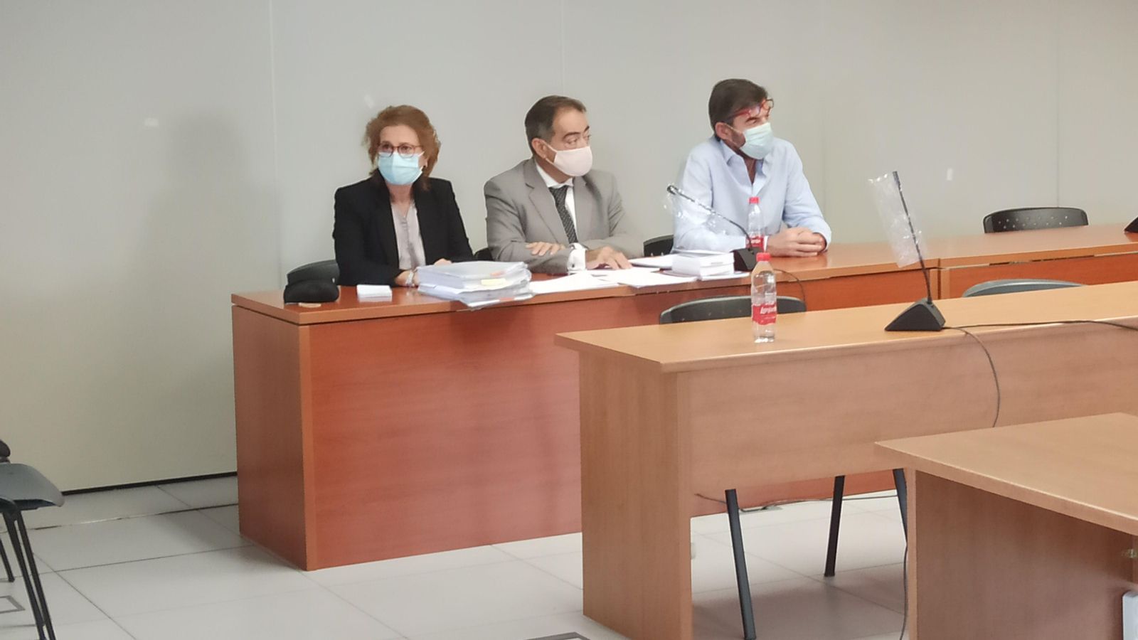 L'exgerent de Vaersa (a la dreta de la imatge), Felipe Espinosa, durant el juí