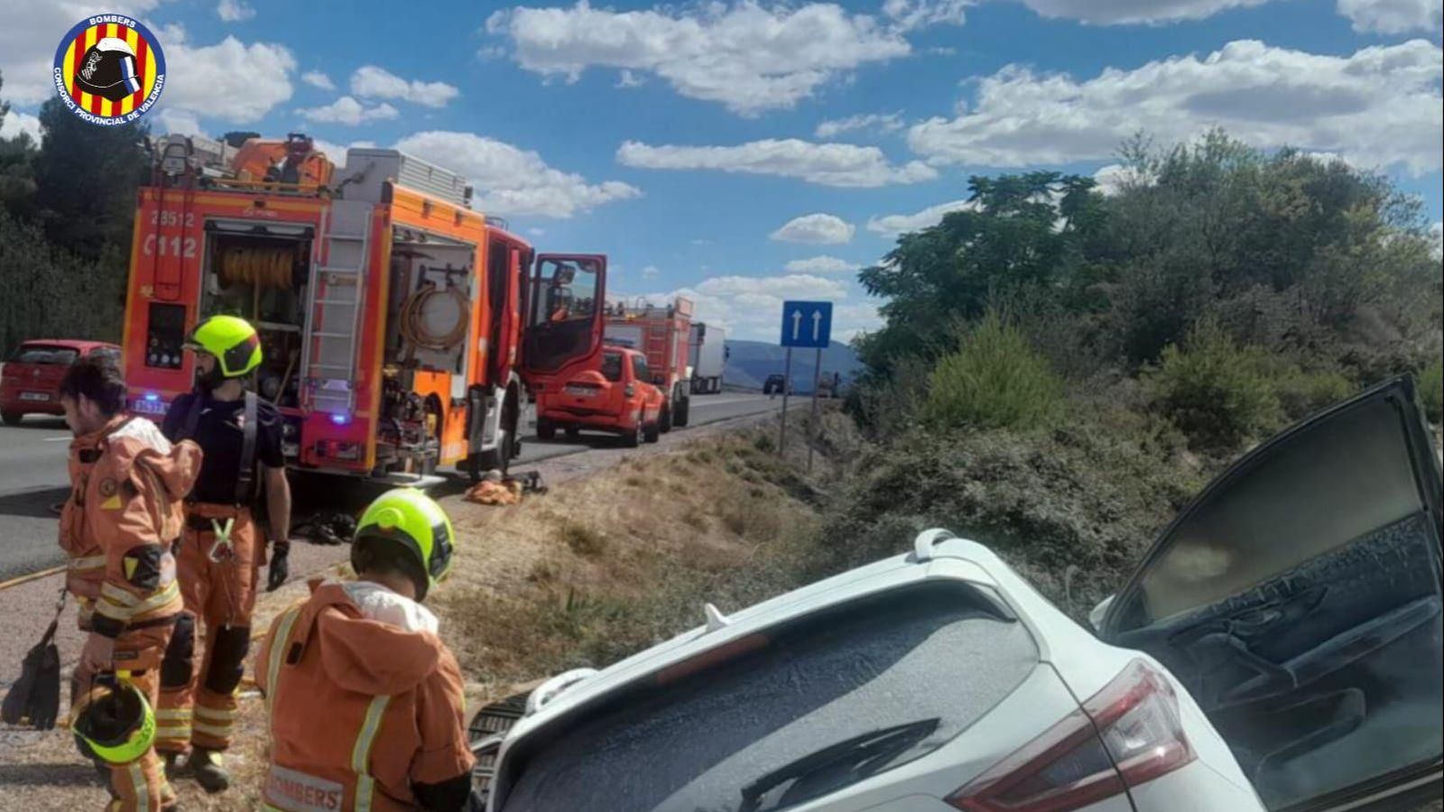 Els bombers han actuat en l'accident Els bombers han actuat en l'accident