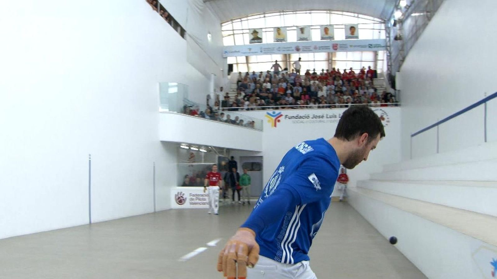 La lliga d'escala i corda ja calfa motors