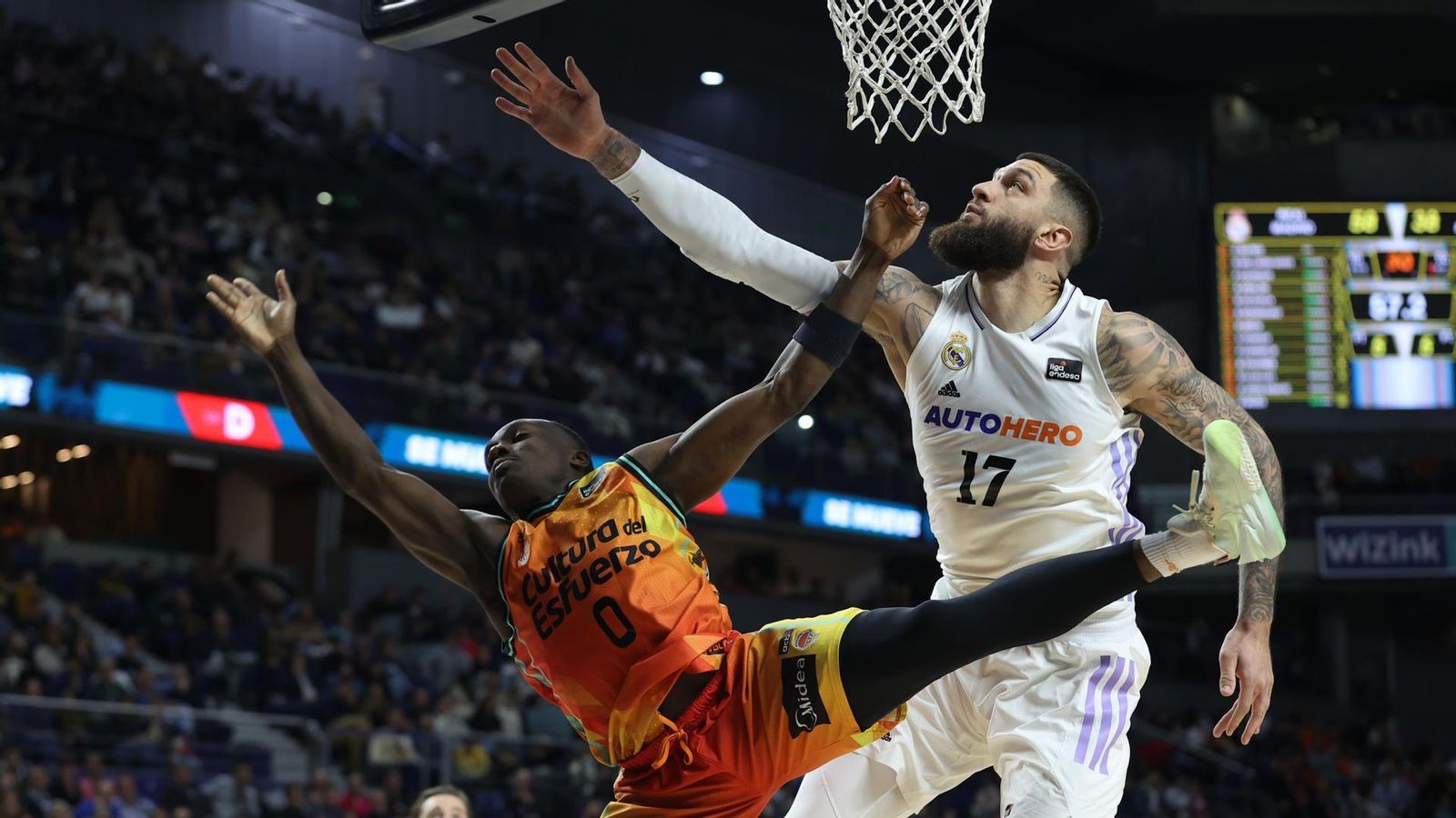 Harper lluita amb Poirier per un rebot