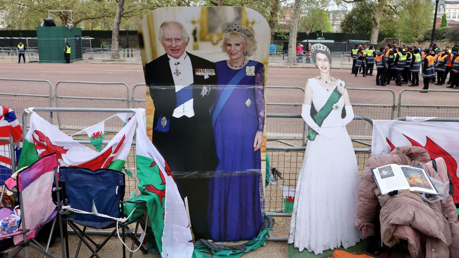 Les rèpliques dels nous monarques es repeteixen als carrers de Londres