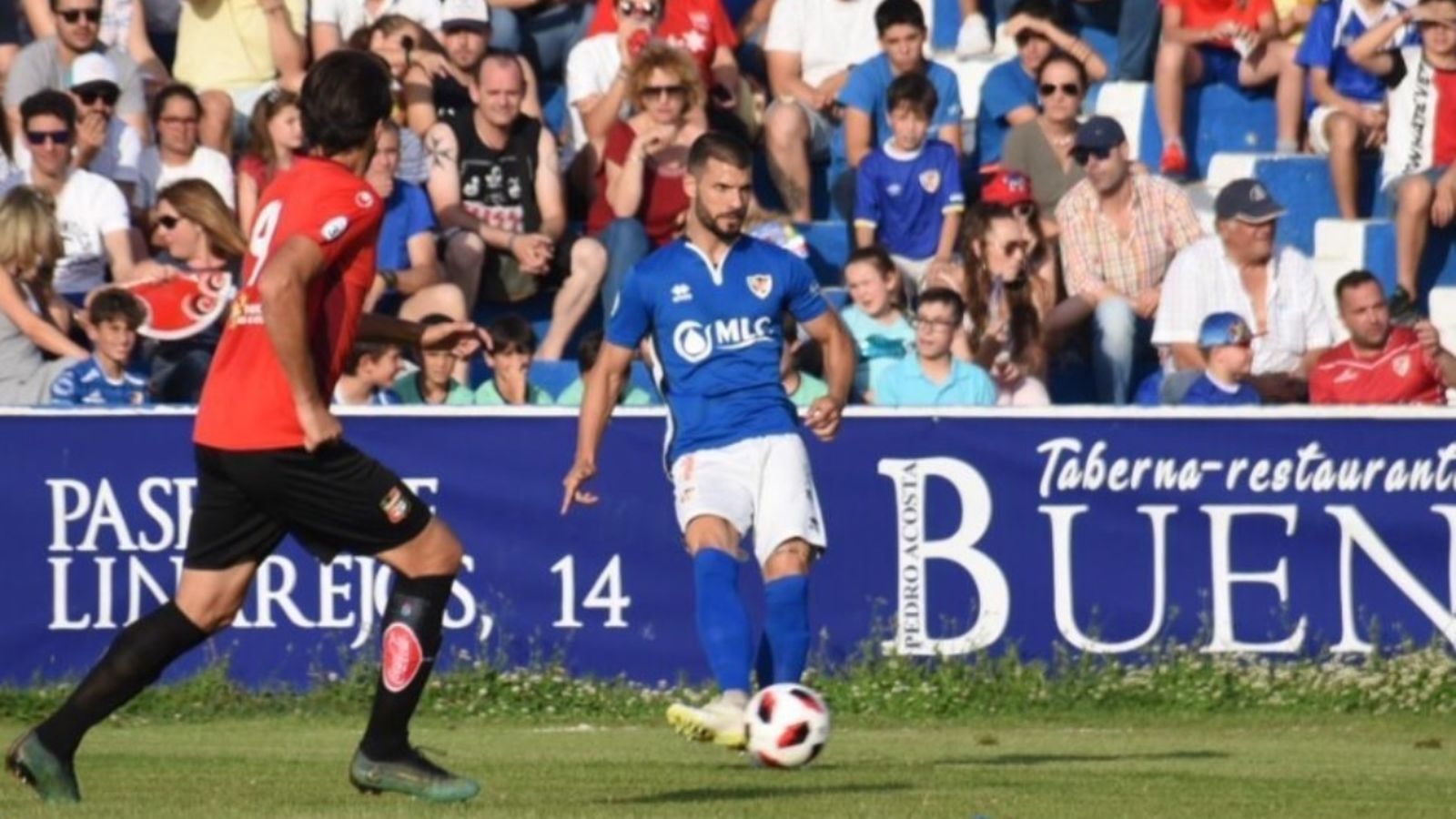 El partit ha estat molt intens i amb un estadi ple i bolcat amb el seu equip