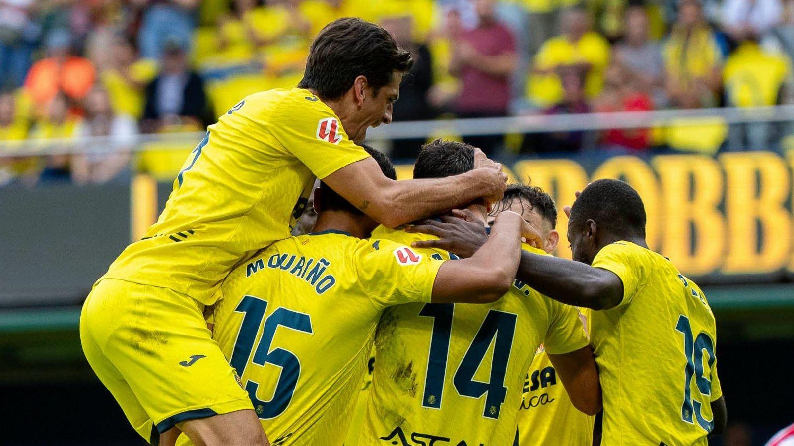 Els jugadors del Villarreal celebren un gol