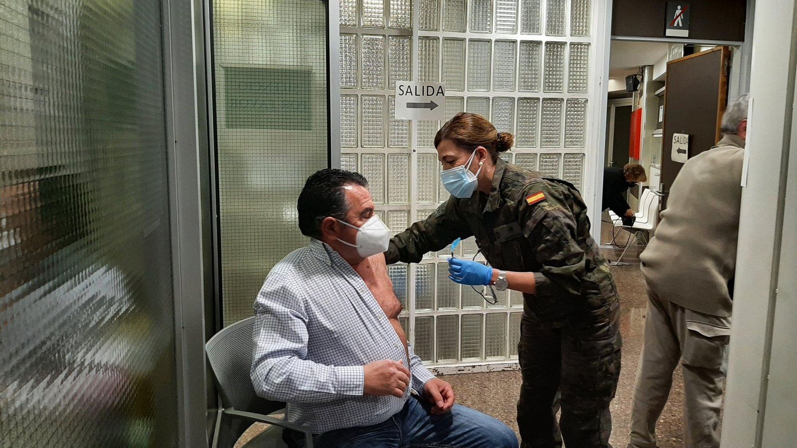 Un equip militar s'incorpora a la vacunació en el departament de salut València-Clínic-la Malva-rosa