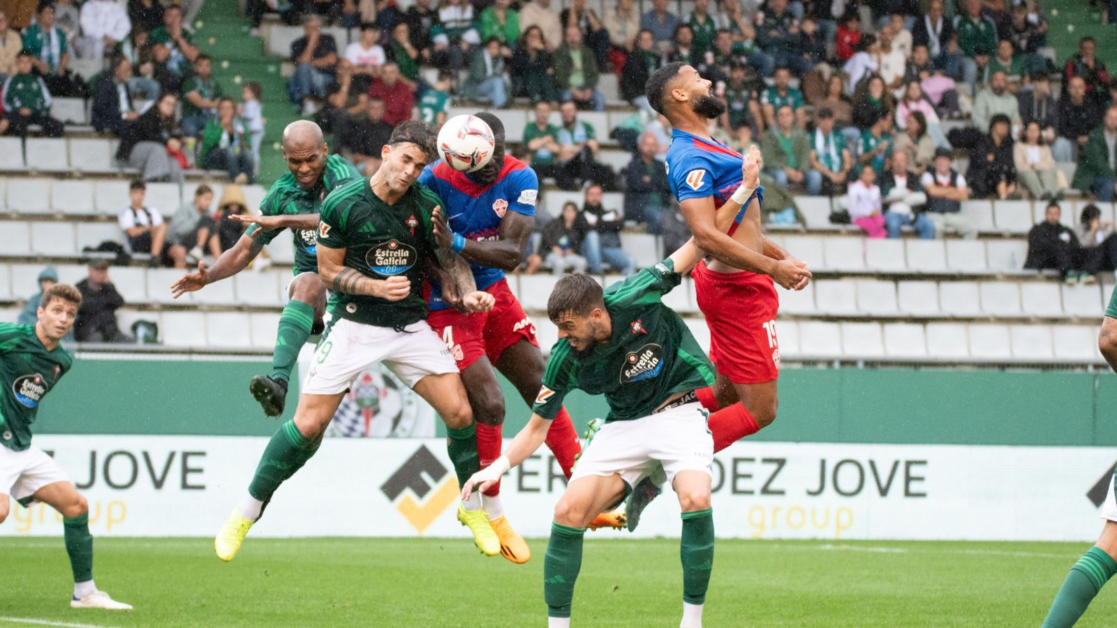 Diaby, en una acció del duel
