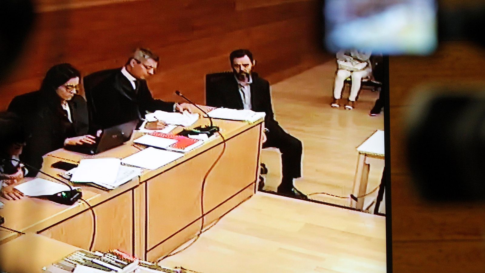 L'únic acusat del crim de María del Carmen Martínez, vist a través d'una pantalla, en una sessió anterior del juí