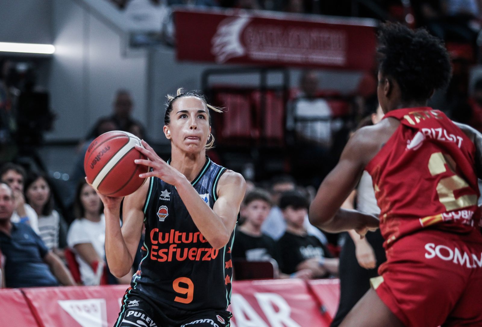 La jugadora taronja, Queralt Casas, en el duel de semifinals contra el Casademont Saragossa