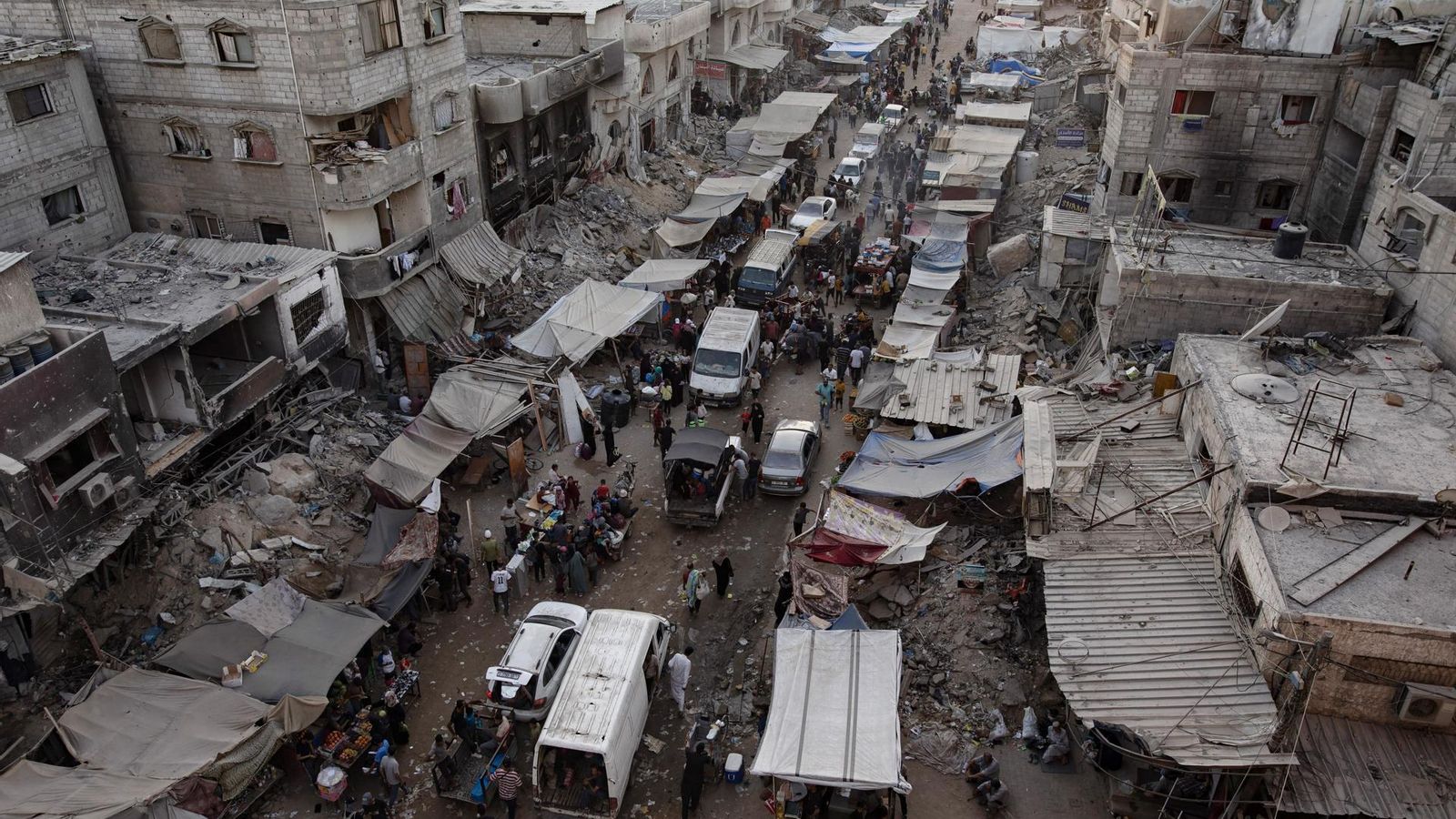 Els palestins fugen de Khan Yunis, al sud de la Franja