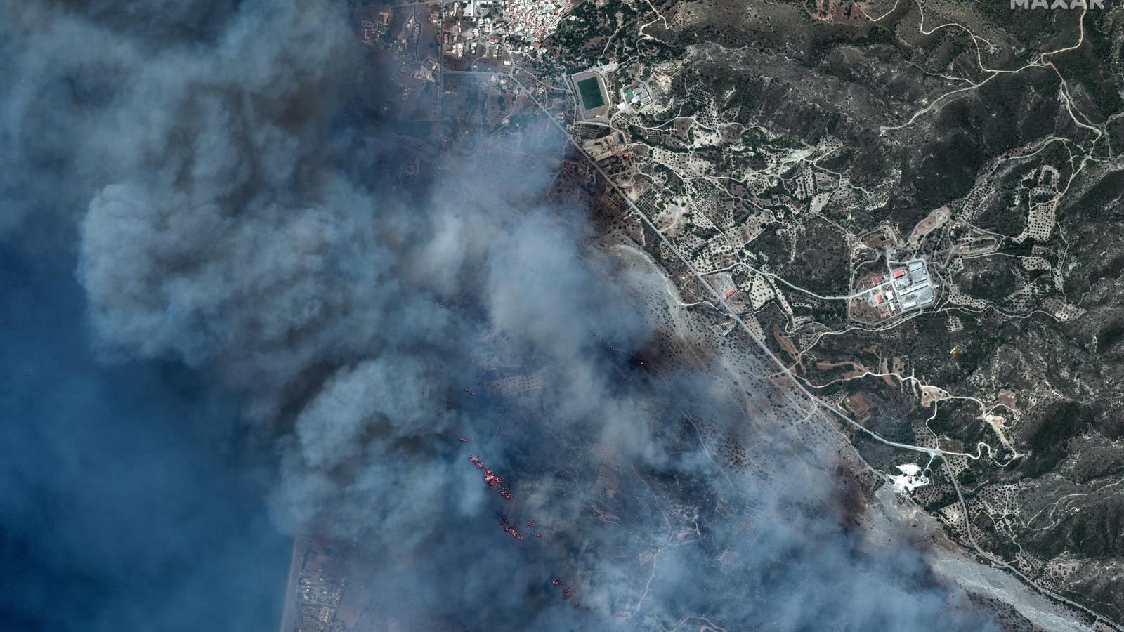 Imatge per satèl·lit dels incendis a l'illa grega de Rodes