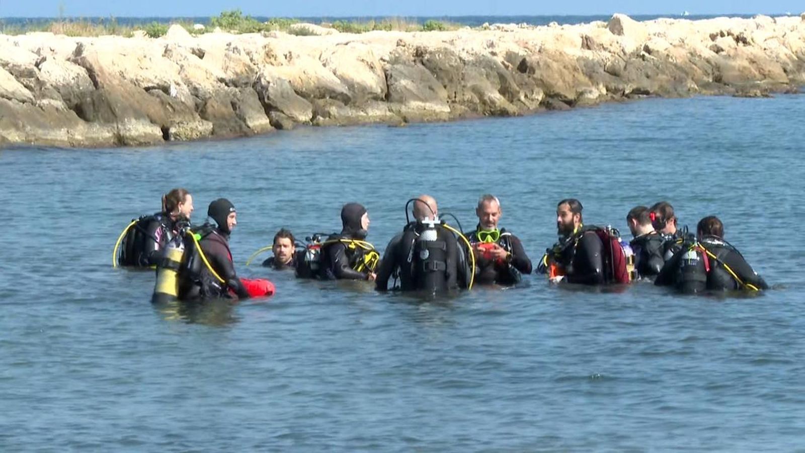 Bussejadors netejant el fons marí de Dénia