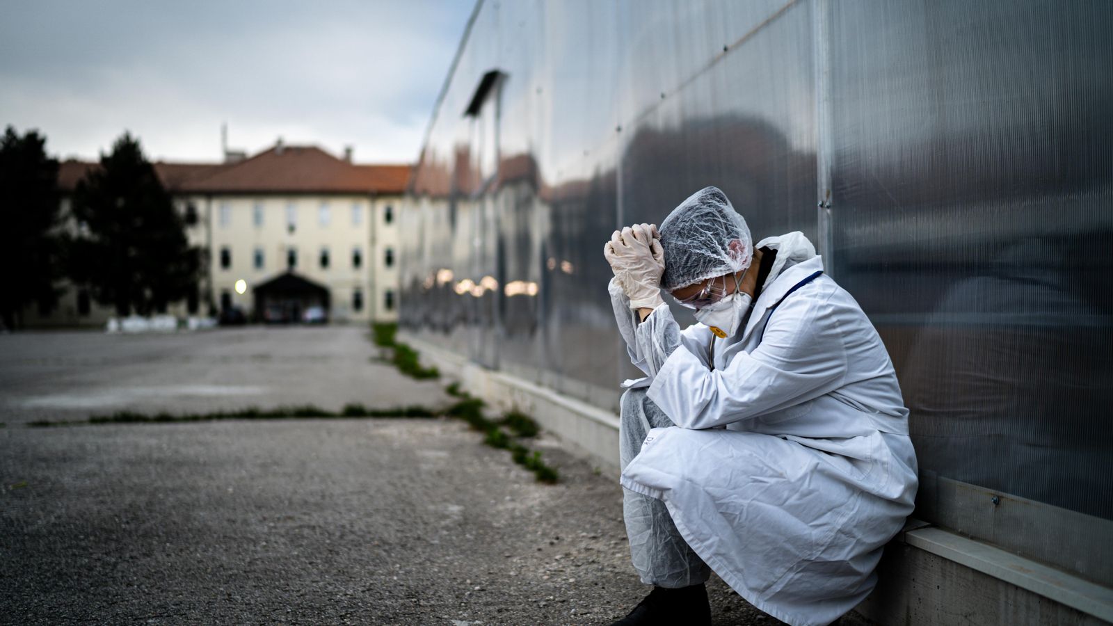 Sanitari abatuda per la por i el cansanci durant la pandèmia
