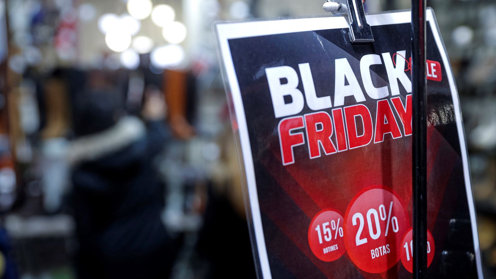 Cartell instal·lat en un comerç pel Black Friday