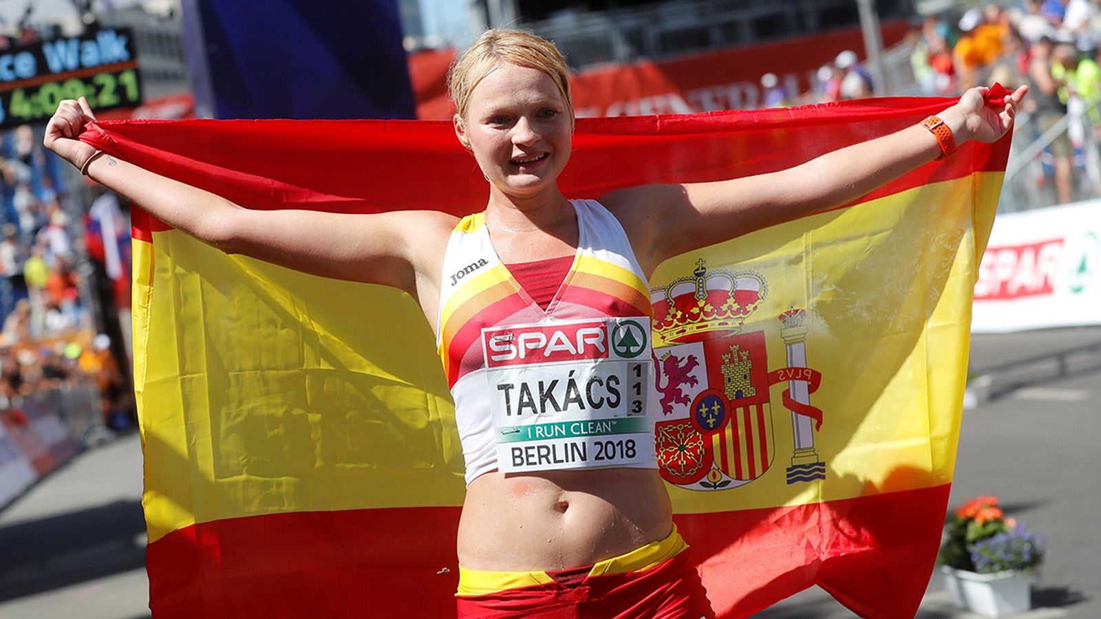 Júlia Takács, del Platges de Castelló, aconsegueix el bronze per a la marxa espanyola