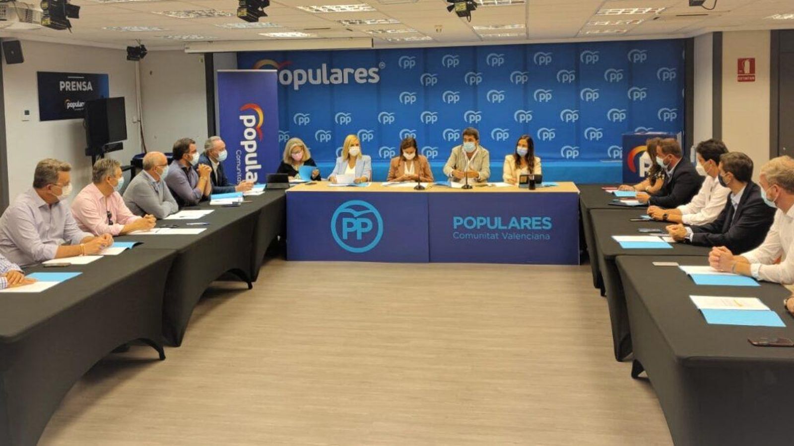 Reunió de Mazón amb els diputats en el Congrés i senadors del PP a la Comunitat Valenciana