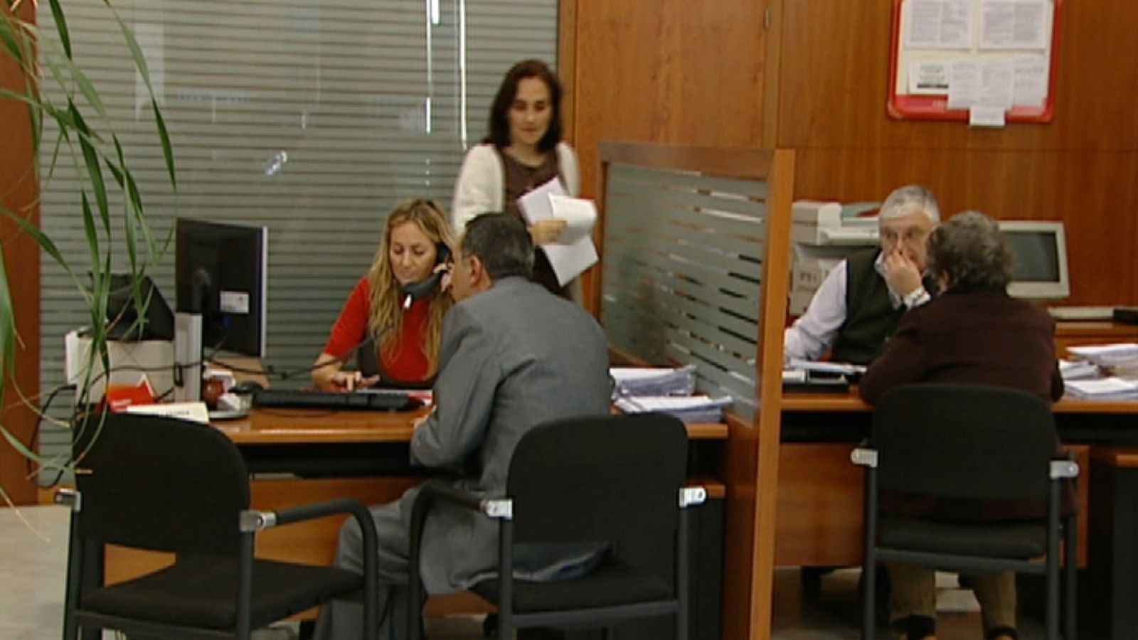 El govern espanyol negocia amb la banca ajudes per a fer front a la hipoteca